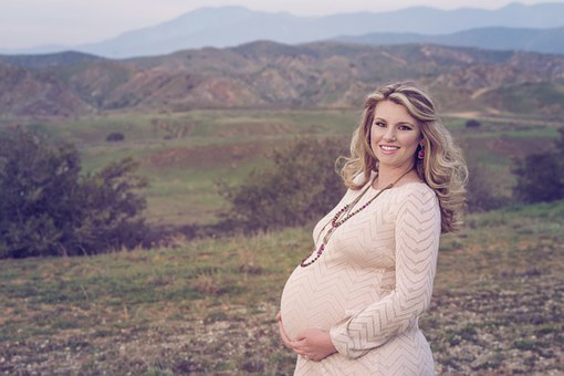 pregnant-830685__340.jpg